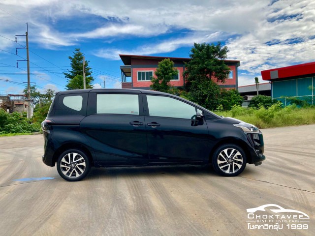 Toyota Sienta 1.5 V
