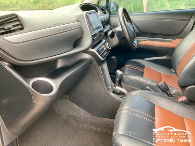 Toyota Sienta 1.5 V