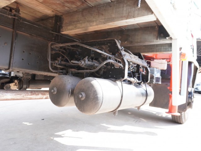 อีซูซุล็อกกี้ 6ล้อ 195 แรงม้า ยาว7เมตร ติดเคน